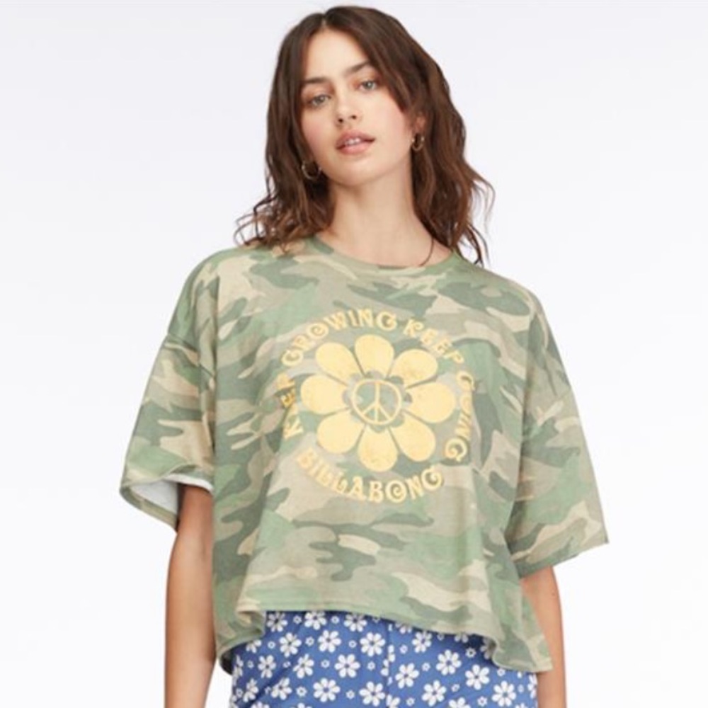 BILLABONG Graphic Screen Print Camo T- Shirt Oversized Cropped Size Large